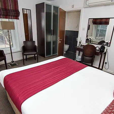 מלון Euston Square 3*
