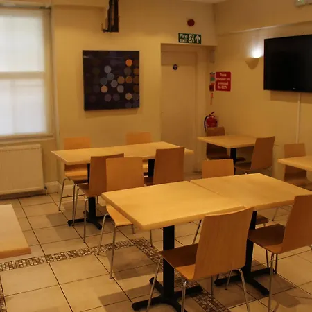 בית הארחה Belgrave House *