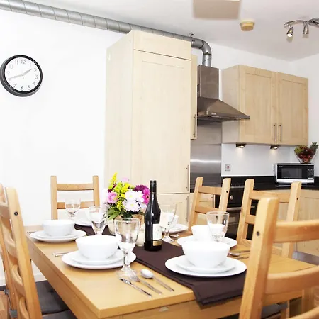 Beautiful 4-bedroom Flat In Bridge/borough! Apartment *