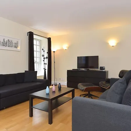 Apartment Beautiful 4-bedroom Flat In Bridge/borough! *