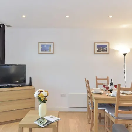 Beautiful 4-bedroom Flat In Bridge/borough! London