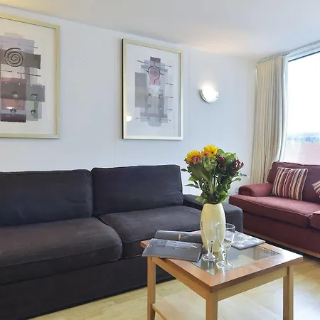 Beautiful 4-bedroom Flat In Bridge/borough!