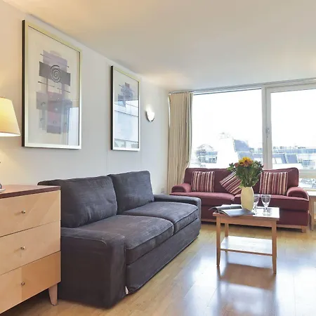 Apartment Beautiful 4-bedroom Flat In Bridge/borough!