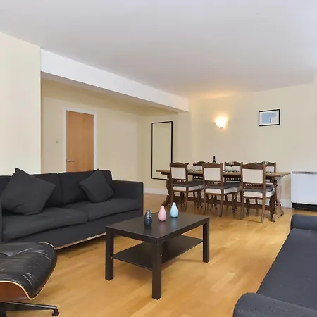 Beautiful 4-bedroom Flat In Bridge/borough! Apartment