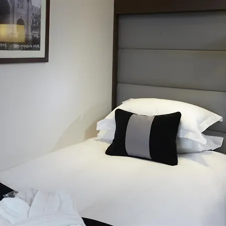 Park Grand Heathrow 4*