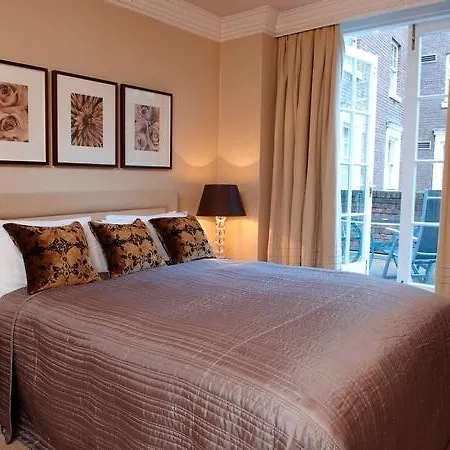 Park Lane Mews 4*