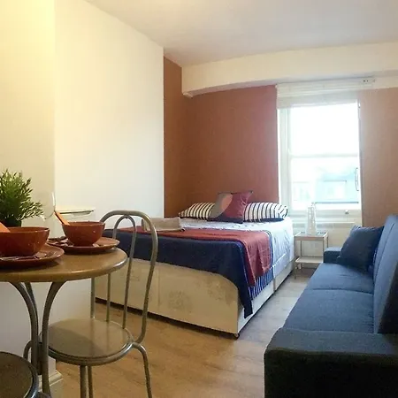 Holland Park Lifestyle Apartment *