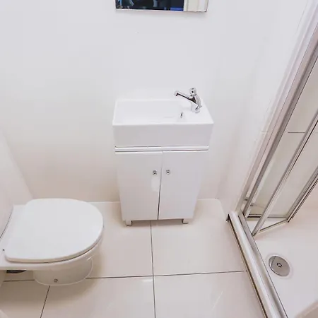 Via Limehouse Hostel *