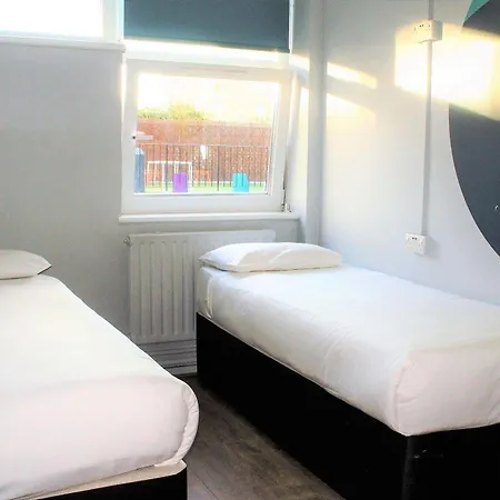 Via Limehouse Hostel