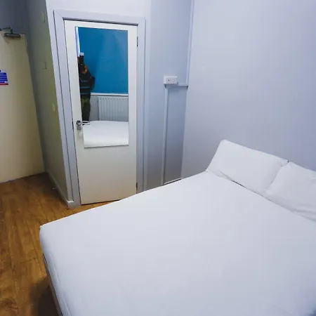 Via Limehouse Hostel *