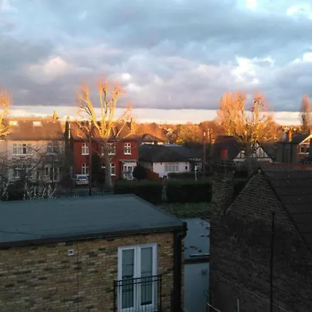 Apartment And Kew