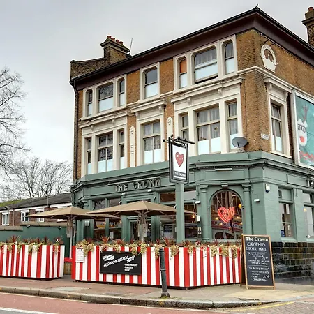 Publove @ The Crown, Battersea London