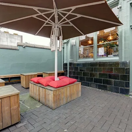 Publove @ The Crown, Battersea Hostel London