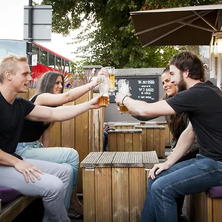Publove @ The Crown, Battersea London