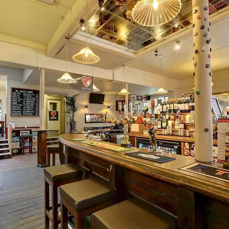 Publove @ The Crown, Battersea * London