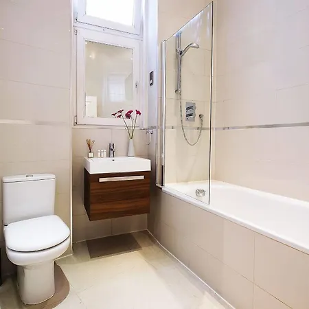 Kensington One Apartment *