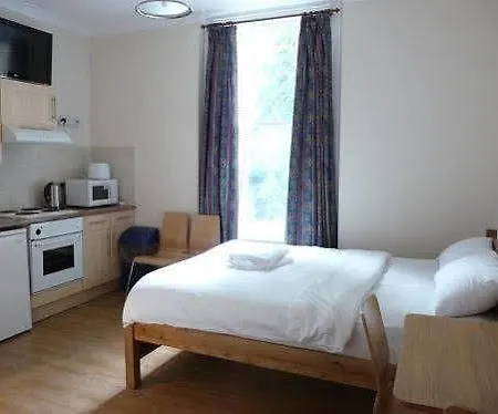 Earls Court 2* ロンドン