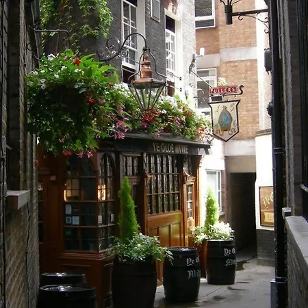 Acorn - Bakers Row Apartment London