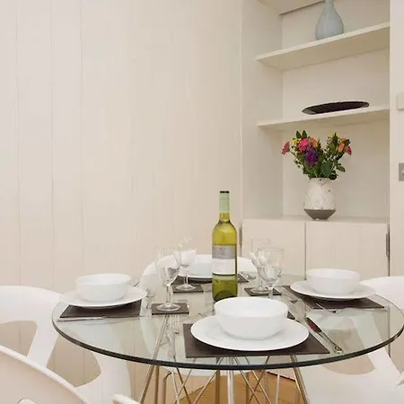 Cove Arne Street Apartment *
