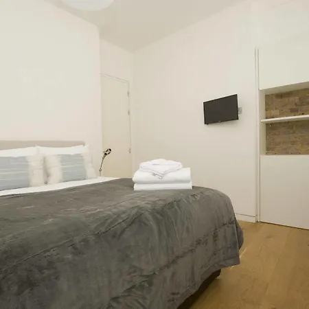 Apartment Cove Arne Street London