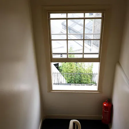 Guest house Colliers London