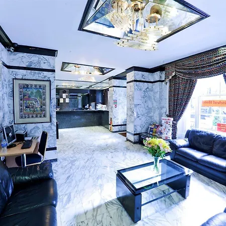 Whiteleaf Hotel 2*