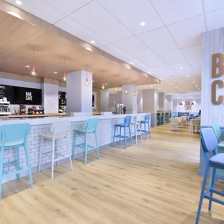 فندق Travelodge Farringdon لندن