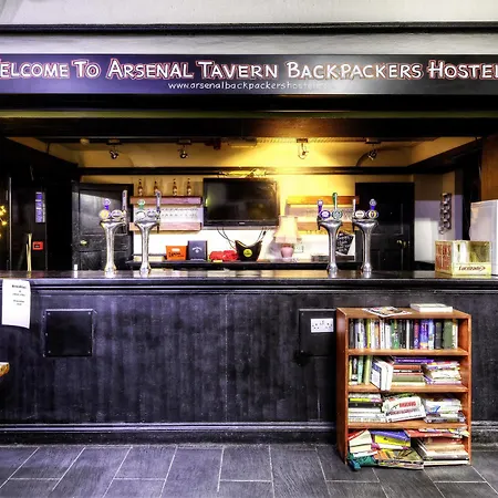 Arsenal Tavern Hostel *