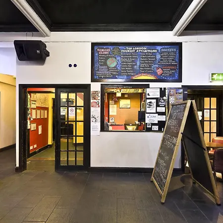Arsenal Tavern Hostel Londyn