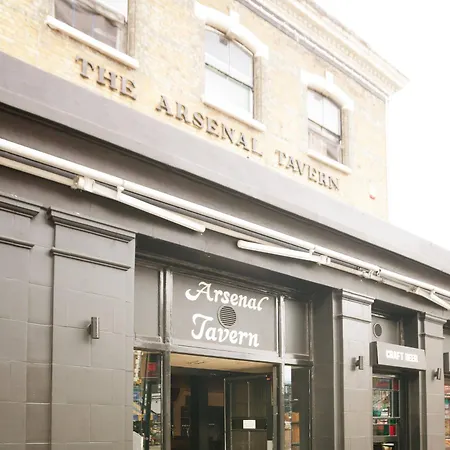 Arsenal Tavern Hostel *