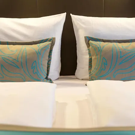 Hotel One London-tower Hill 3*
