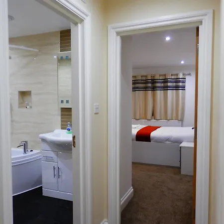 Heathrow Travellers Hub 3*