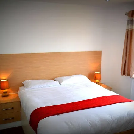 Heathrow Travellers Hub Bed & Breakfast