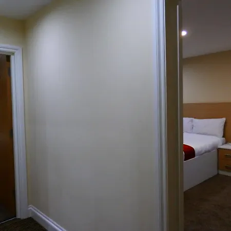Heathrow Travellers Hub Bed & Breakfast 3*