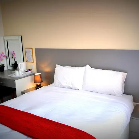 Heathrow Travellers Hub Bed & Breakfast Hounslow