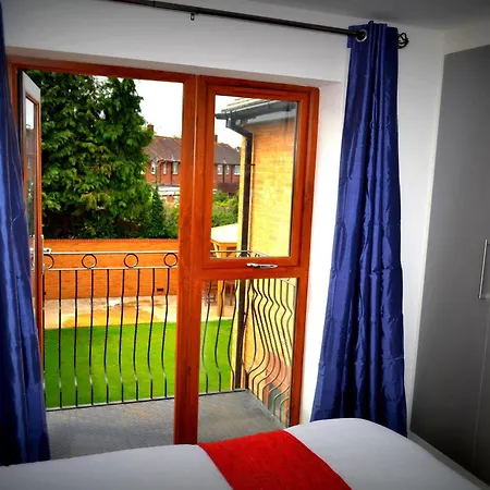 Heathrow Travellers Hub 3* Hounslow