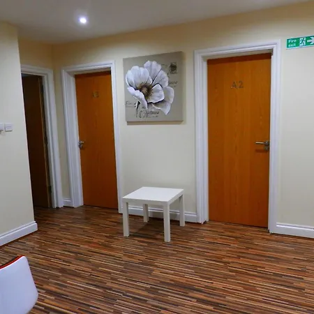 Heathrow Travellers Hub Bed & Breakfast Hounslow