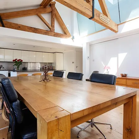 Veeve - The Grainstore Apartment
