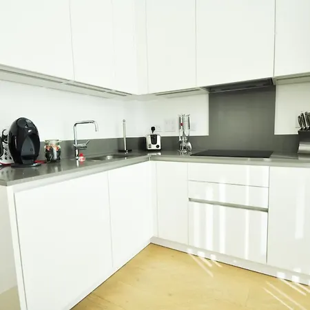 Stylish Near Central Free Wifi Apartment London