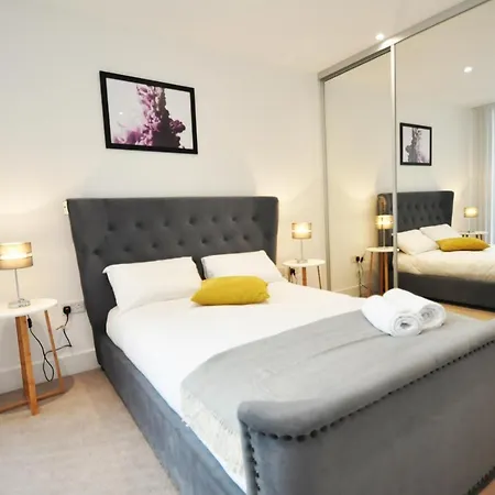 Stylish Near Central Free Wifi