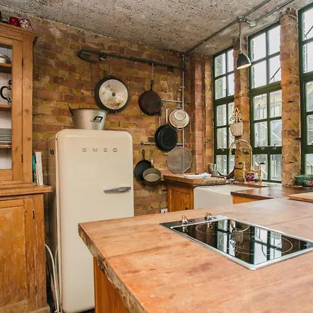 Apartment 1000+ Square Foot Loft In Former Factory *