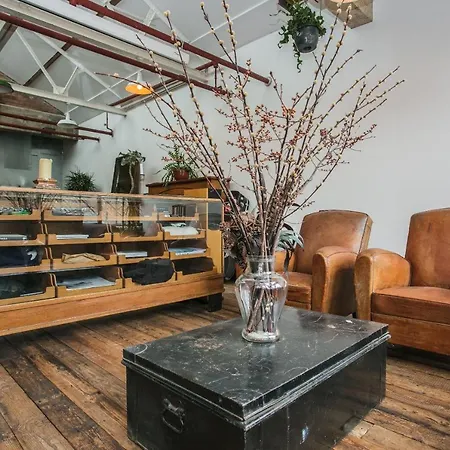 1000+ Square Foot Loft In Former Factory * London