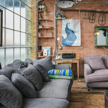 1000+ Square Foot Loft In Former Factory London