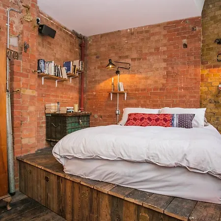 1000+ Square Foot Loft In Former Factory London