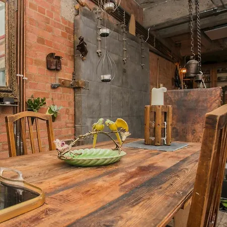 Apartment 1000+ Square Foot Loft In Former Factory