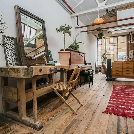 Apartment 1000+ Square Foot Loft In Former Factory London