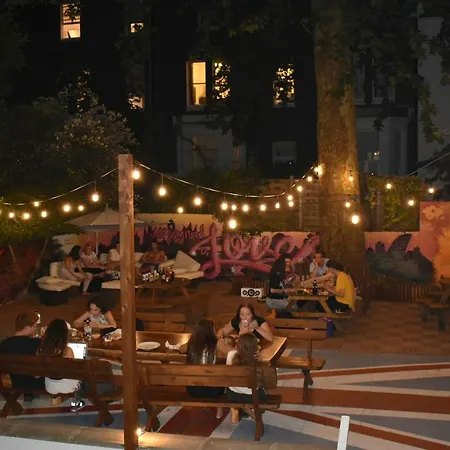 Saint Backpackers Hostel *