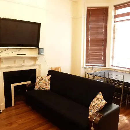 Beautiful Family Barons Court Apartment *