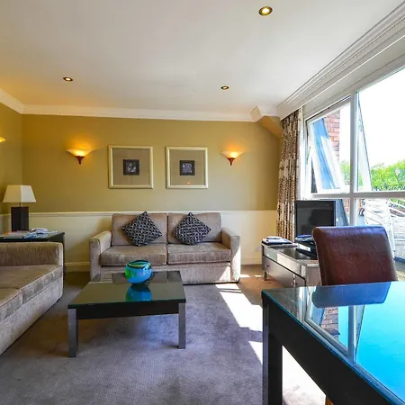 Collingham Serviced Aparthotel Londra