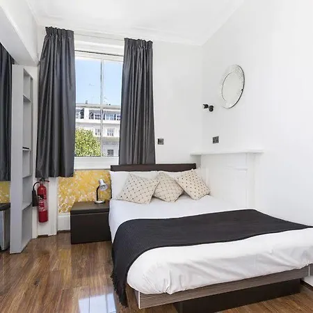 Notting Hill Gate 3* London